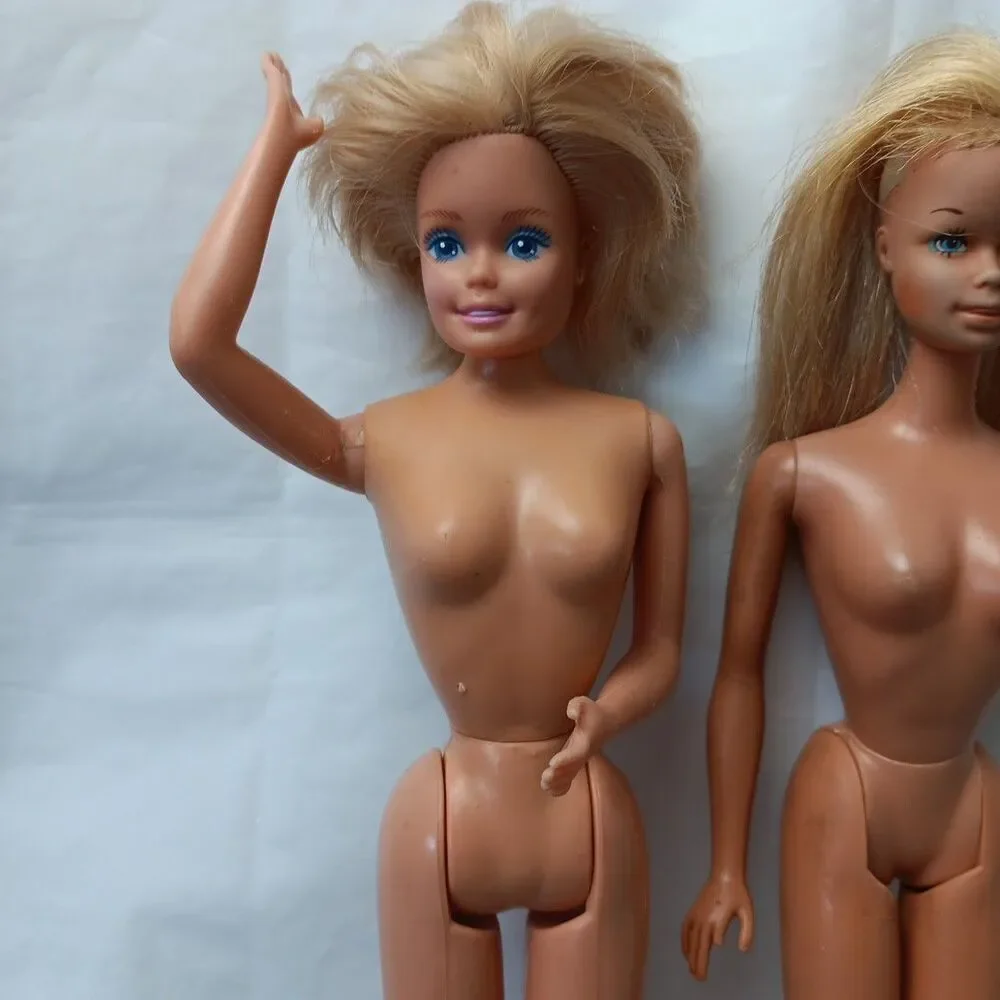 Barbie Vintage Twist and Turn Blonde Blue Eyes Damaged Nude Clicking Knees